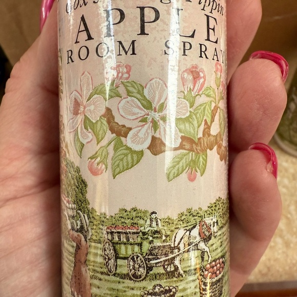 Vintage Crabtree & Evelyn Apple Room Spray Collection with Gold Accents 1 New - Picture 7 of 9